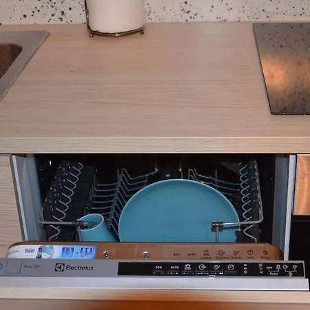 With Outdoor Jacuzzi And Sauna *